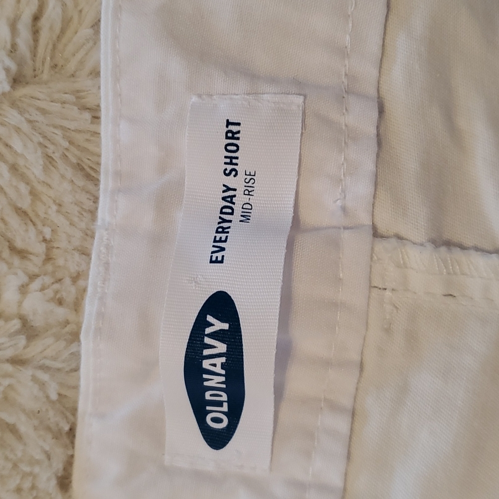 Old Navy mid-rise shorts - Picture 7 of 10
